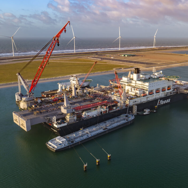Verenigde Tankrederij (VT Group) Pioneering Spirit & Vorstenbosch